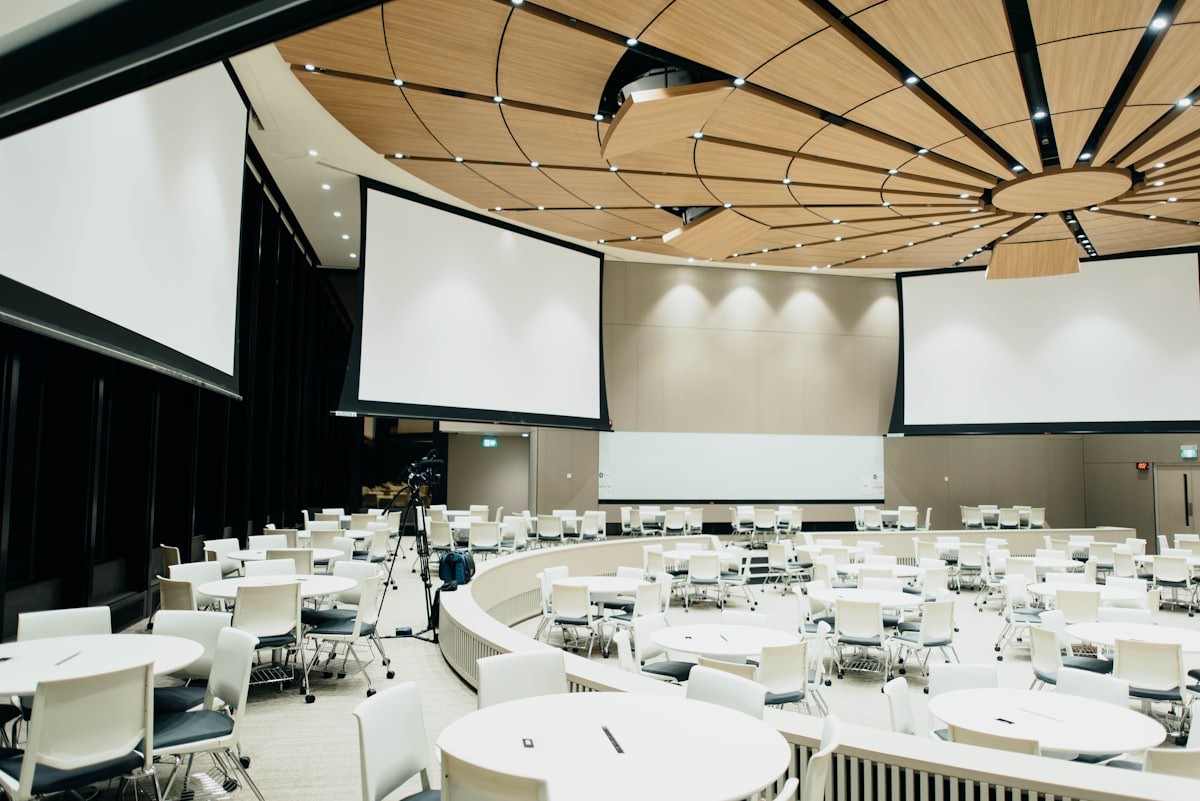 Produksi acara korporat berskala nasional oleh event organizer Indonesia
